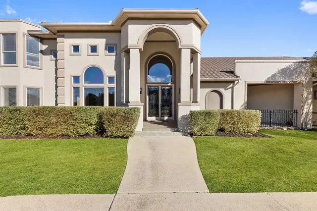 $819,999 | 1202 Regents Park Court, DeSoto, TX 75115