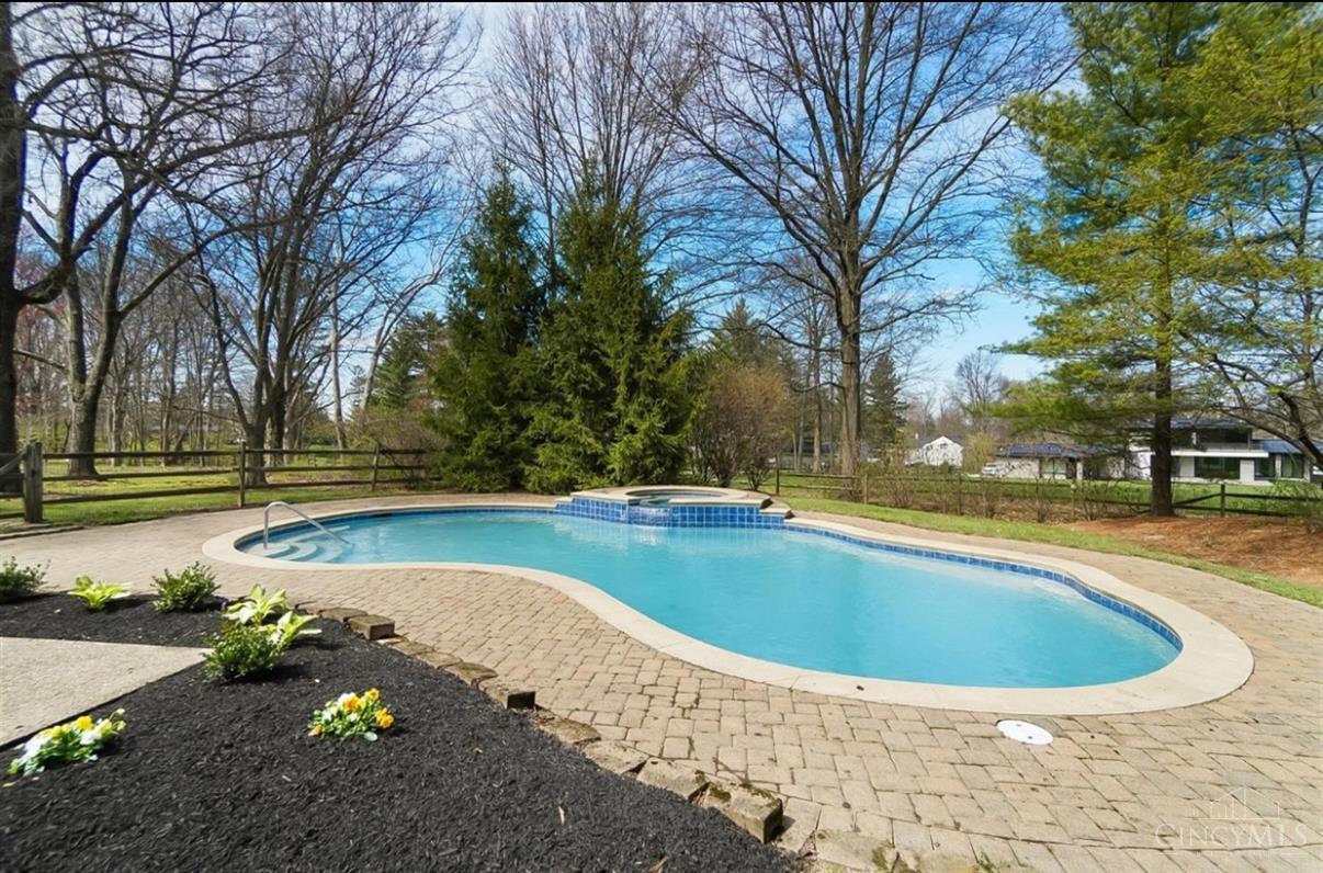 7948 Kugler Mill Road Cincinnati, OH 45243 - Photo 21 of 30 Gallery Image 21