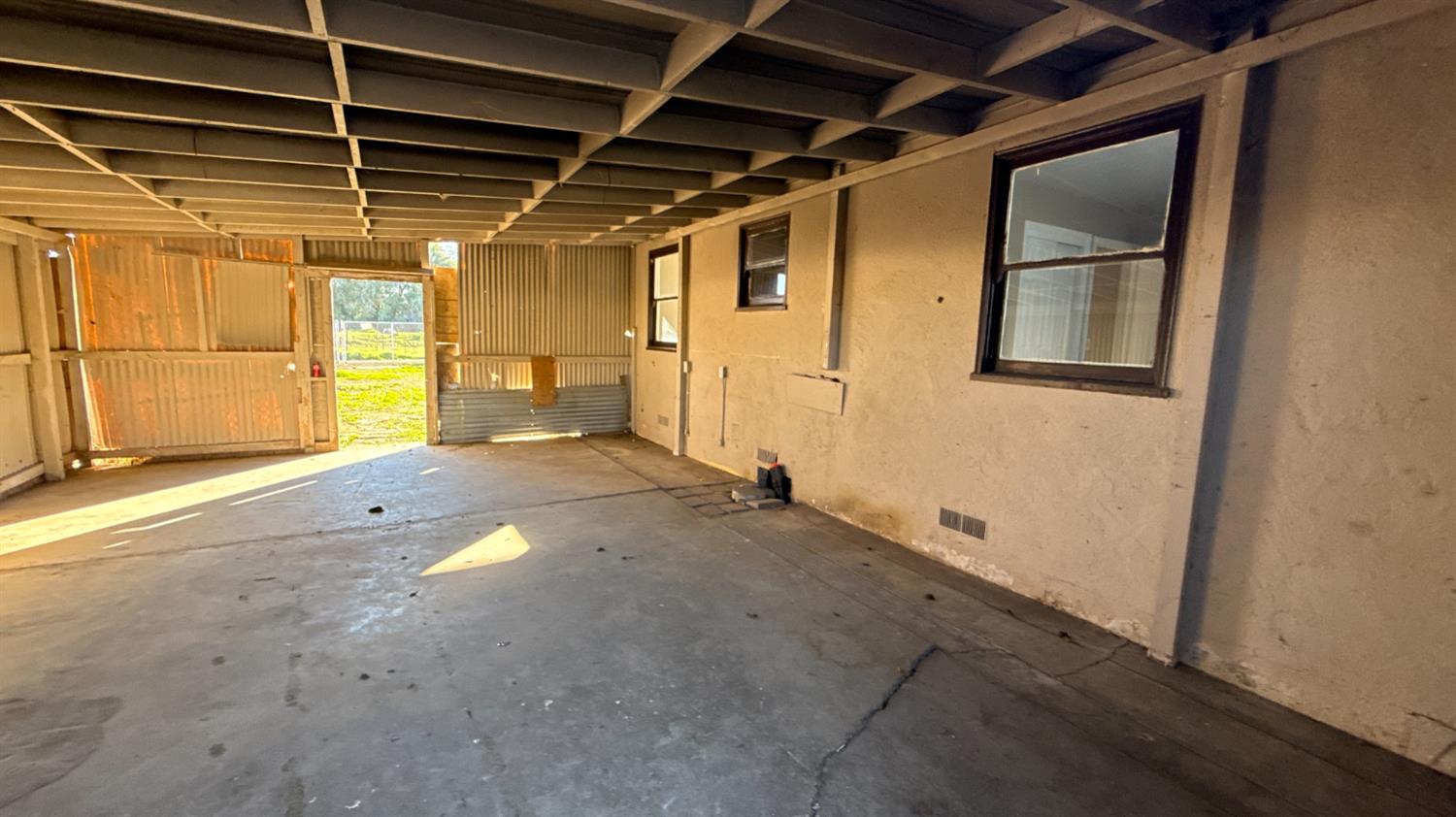720 East Pleasant Street Coalinga, CA 93210 - Photo 17 of 18 a view of a garage
