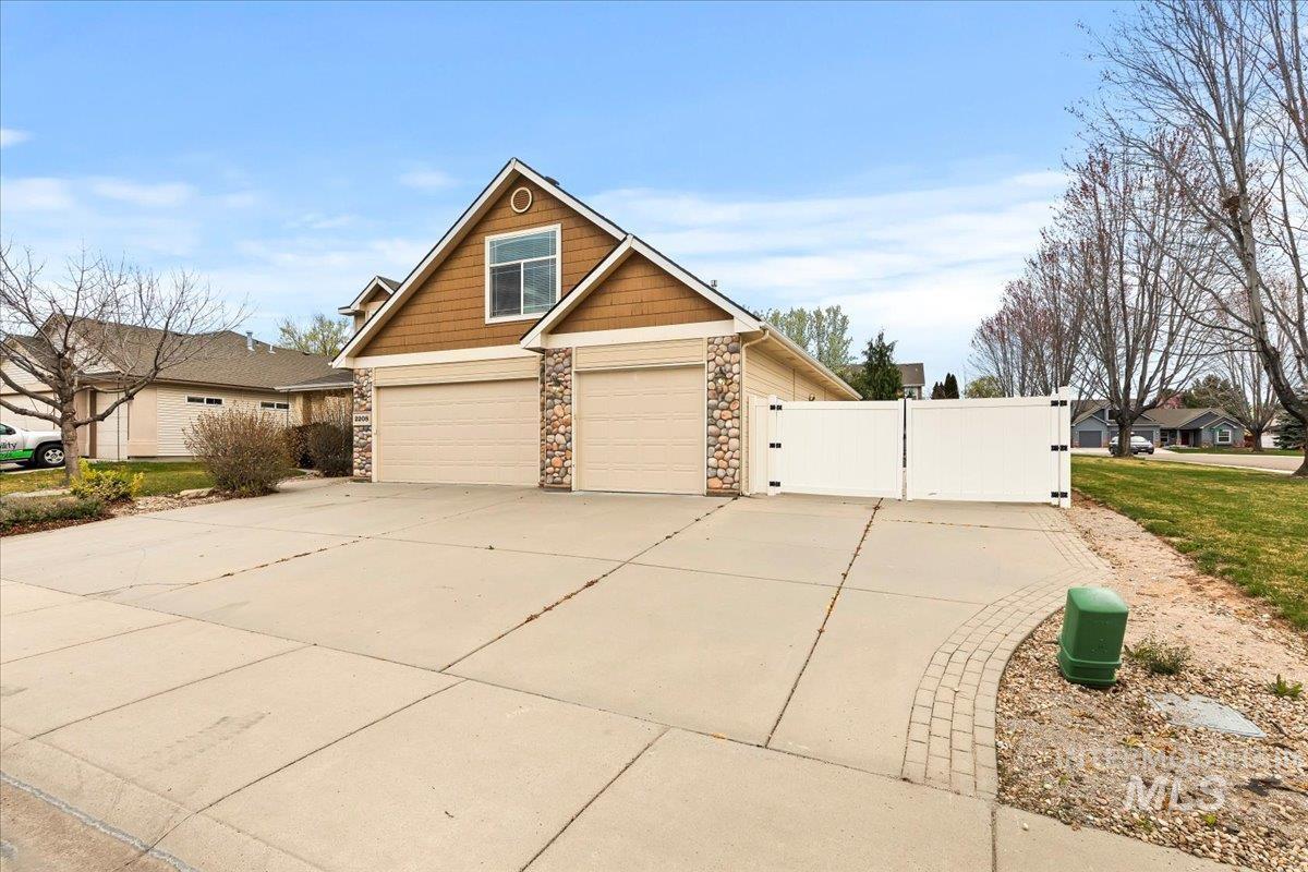 2208 South Alaska Way Meridian, ID 83642 - Photo 2 of 48