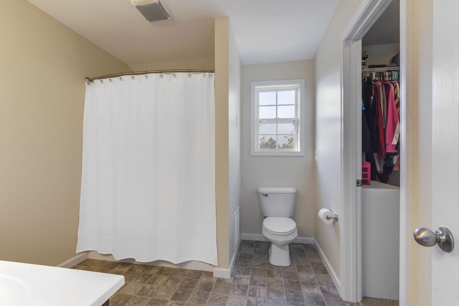 1821 Turning Point Road Powell, TN 37849 - Photo 20 of 34 20_TurningPointRoad_1821_MasterBath01