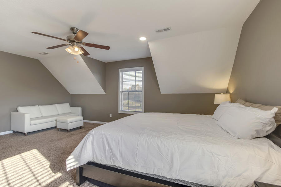 1821 Turning Point Road Powell, TN 37849 - Photo 23 of 34 23_TurningPointRoad_1821_MasterBedroom03