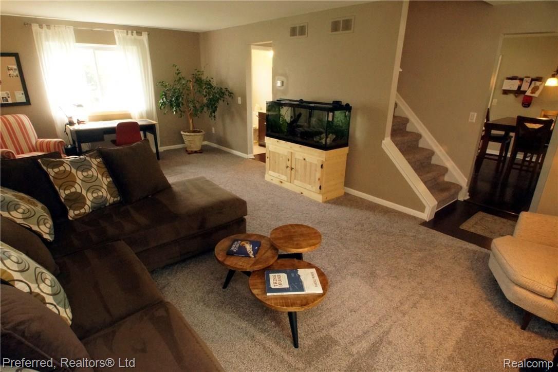 45223 Lemont Road Canton, MI 48187 - Photo 7 of 33 Web DSC07355.jpg