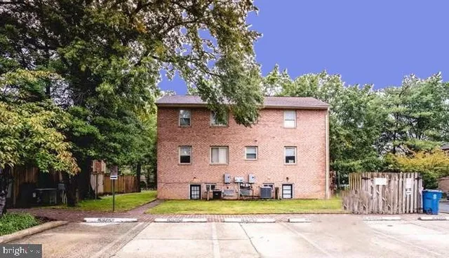 $2,750 | 4510 Washington Boulevard, Unit 1, Arlington, VA 22201