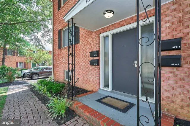 $2,750 | 4510 Washington Boulevard, Unit 1, Arlington, VA 22201