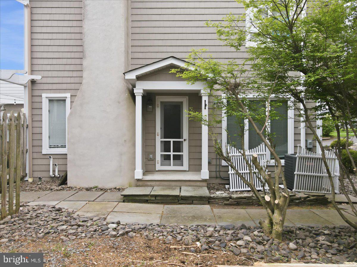 114 Shore Road Tafton, PA 18464 - Photo 6 of 137