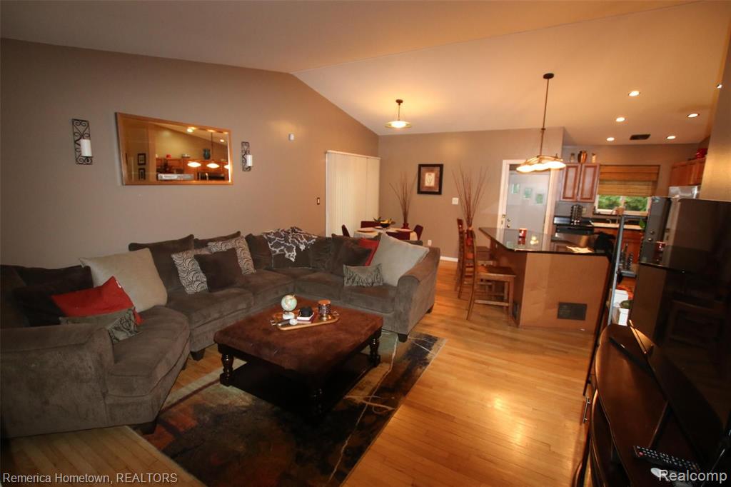 32380 Marblehead Road Farmington, MI 48336 - Photo 2 of 15