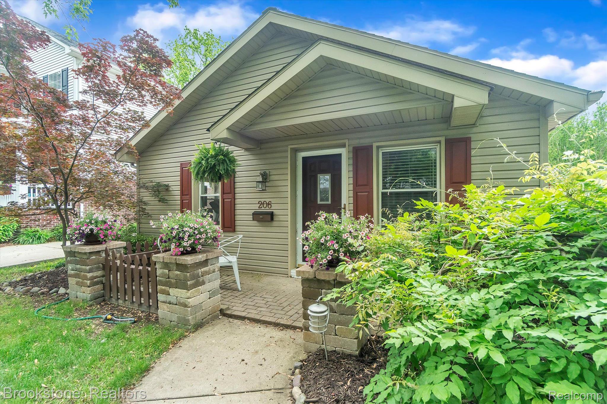 206 North Alice Avenue Rochester, MI 48307 - Photo 4 of 33 Gallery Image 4