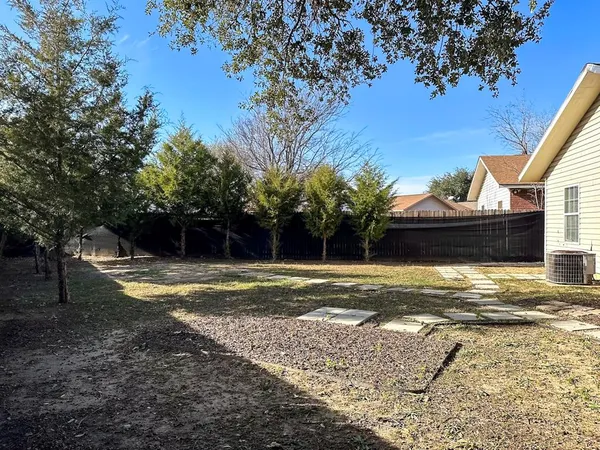 a view of a yard with a tree