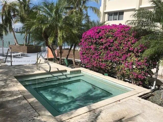 $319,900 | 1200 West Avenue, Unit 1018, Miami Beach, FL 33139