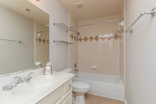 $3,200 | 10126 Holly Chase Drive, Houston, TX 77042