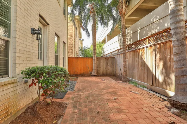 $3,200 | 10126 Holly Chase Drive, Houston, TX 77042