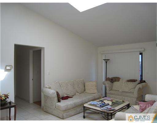 83 Keystone Court Edison, NJ 08817 - Photo 1 of 8 Gallery Image 1