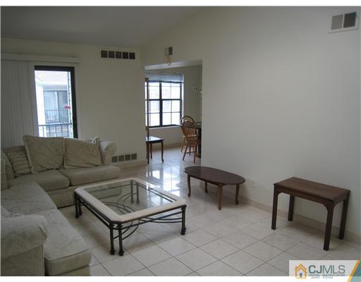 83 Keystone Court Edison, NJ 08817 - Photo 2 of 8 Gallery Image 2