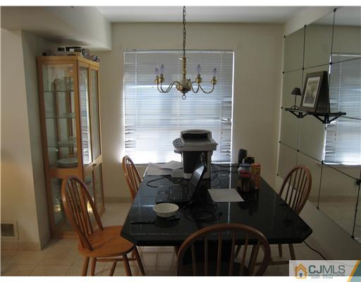 83 Keystone Court Edison, NJ 08817 - Photo 3 of 8 Gallery Image 3