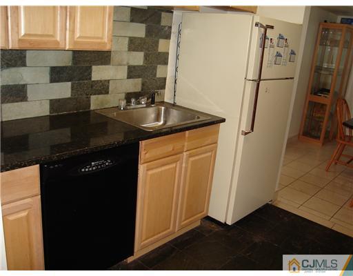83 Keystone Court Edison, NJ 08817 - Photo 4 of 8 Gallery Image 4