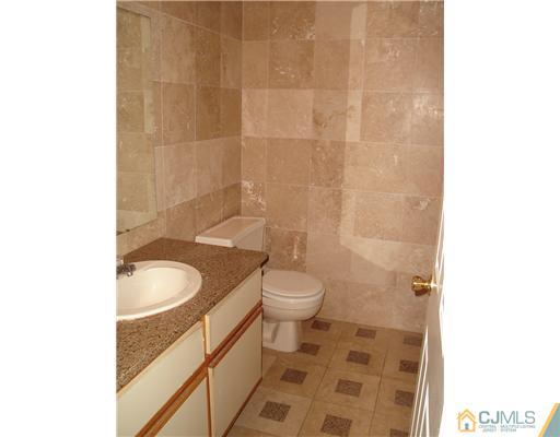 83 Keystone Court Edison, NJ 08817 - Photo 5 of 8 Gallery Image 5