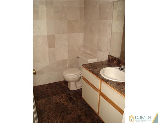 83 Keystone Court Edison, NJ 08817 - Photo 6 of 8 Gallery Image 6