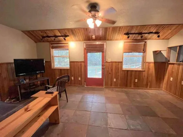 $305,000 | 1384 Farm To Market 2712, Crockett, TX 75835