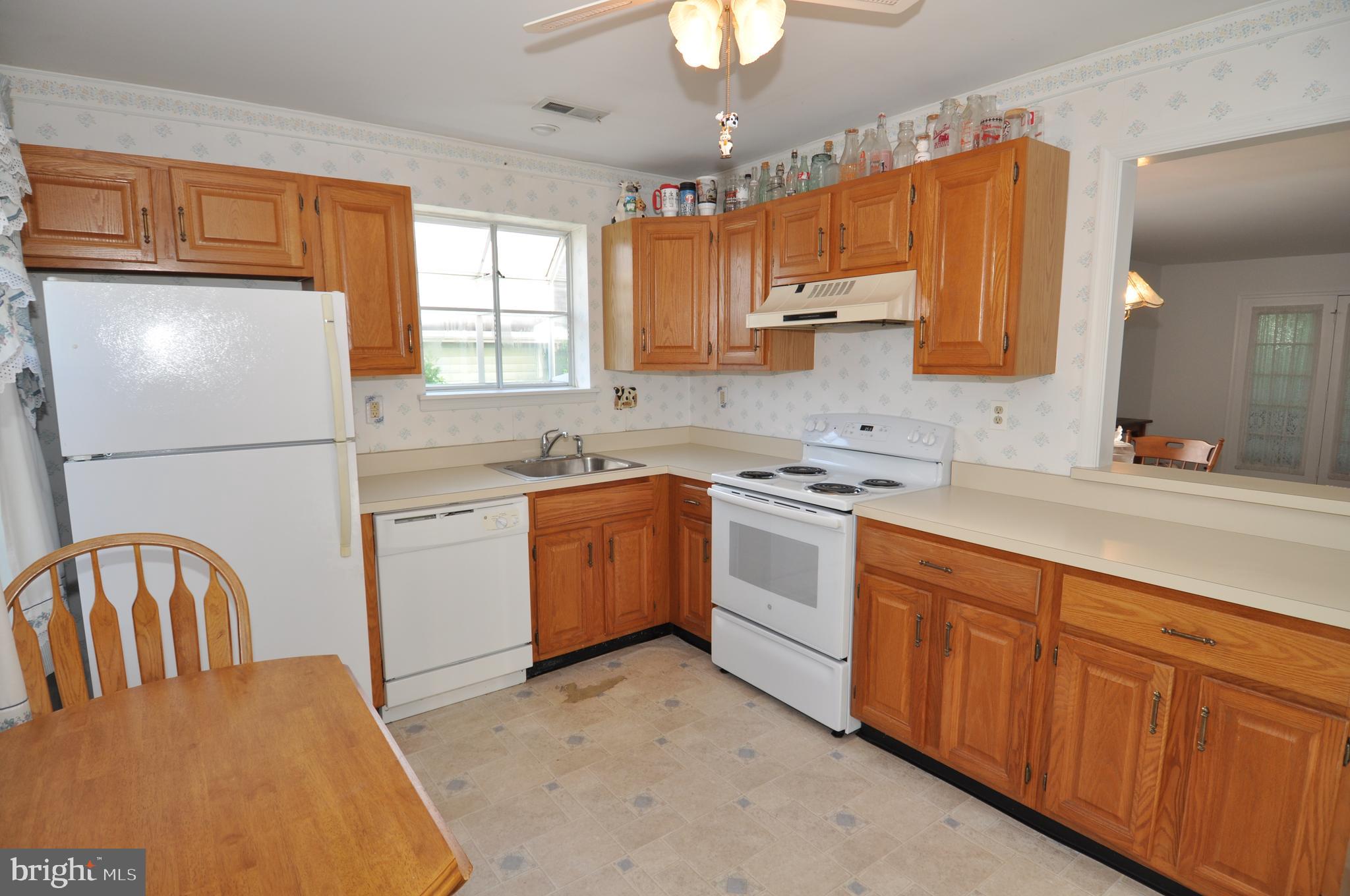 306 Wagon Wheel Circle Columbus, NJ 08022 - Photo 2 of 24