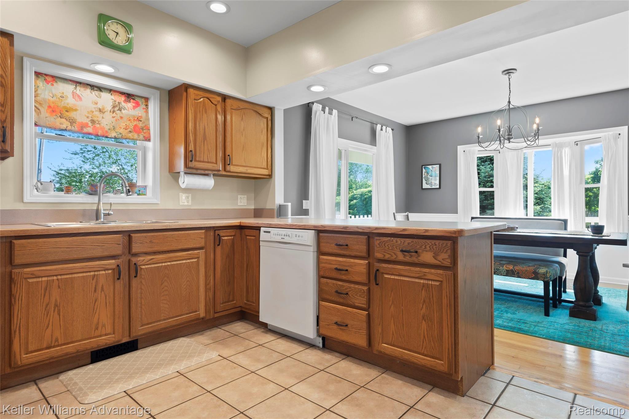 6347 Oak Grove Road Howell, MI 48855 - Photo 7 of 49 Kitchen