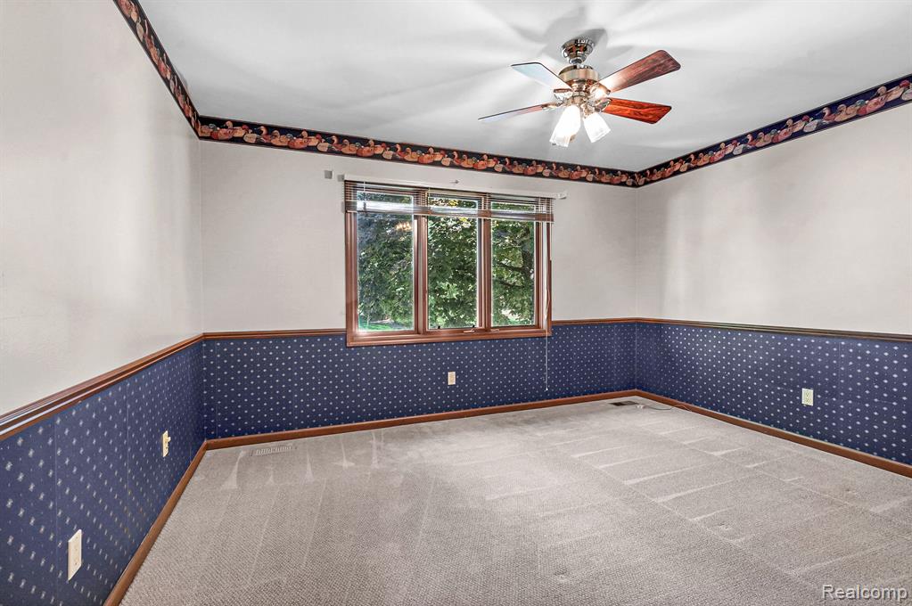 2455 Munster Road Rochester Hills, MI 48309 - Photo 24 of 36