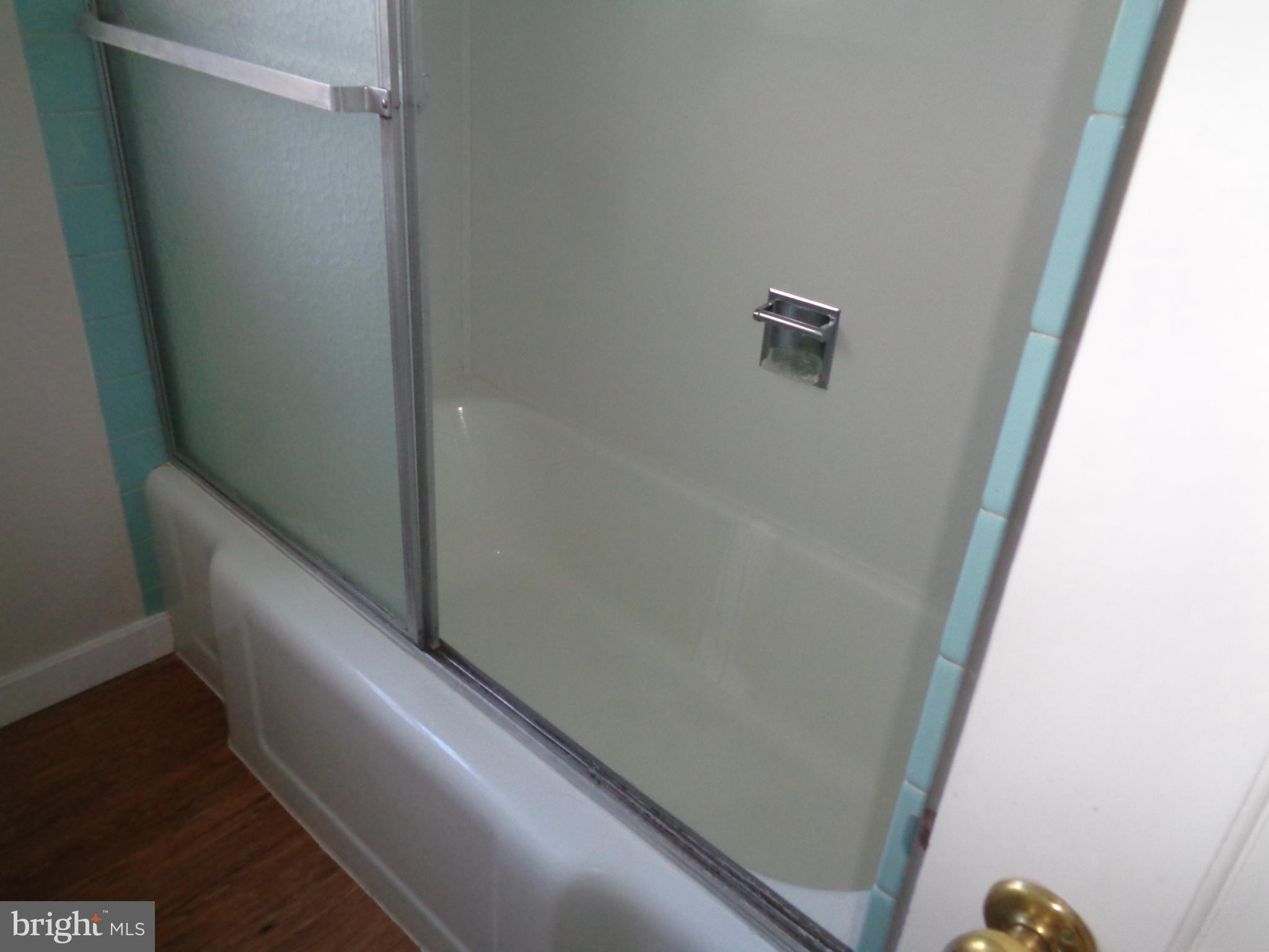 106 Cortelyou Avenue Reading, PA 19607 - Photo 8 of 19 Bathroom