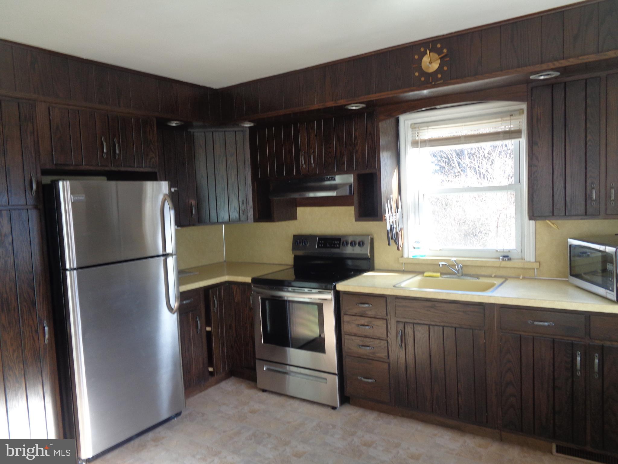 106 Cortelyou Avenue Reading, PA 19607 - Photo 10 of 19 Kitchen
