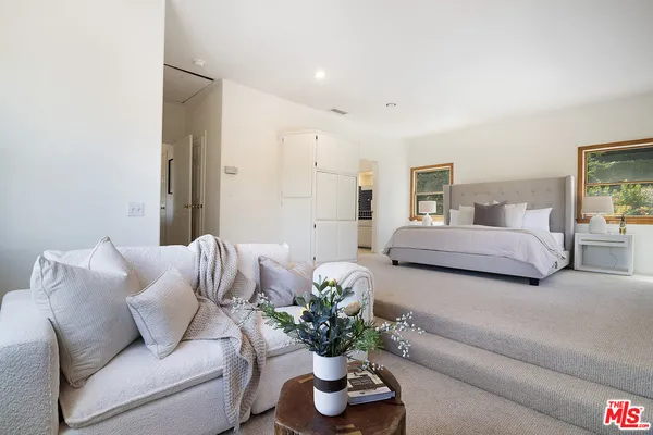 $1,795,000 | 17952 Karen Drive, Encino, CA 91316