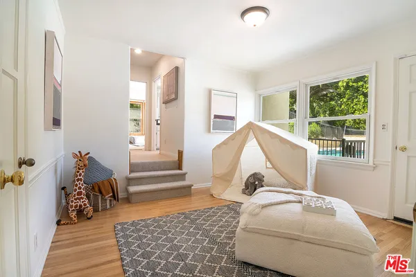 $1,795,000 | 17952 Karen Drive, Encino, CA 91316