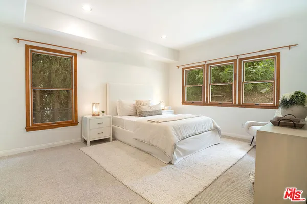 $1,795,000 | 17952 Karen Drive, Encino, CA 91316