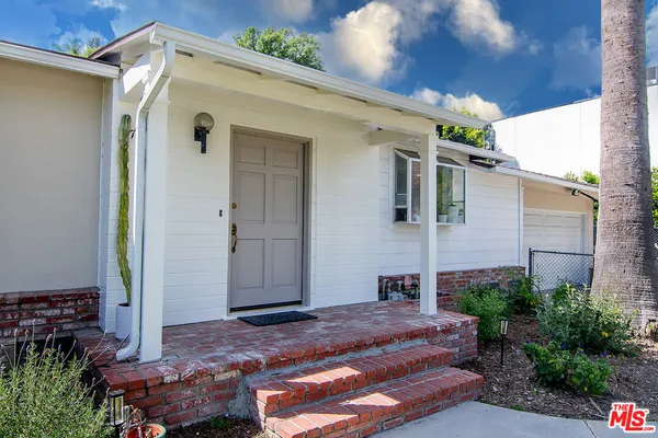 $1,795,000 | 17952 Karen Drive, Encino, CA 91316