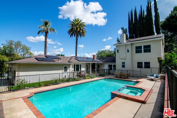 $1,795,000 | 17952 Karen Drive, Encino, CA 91316