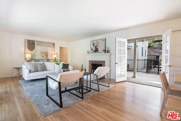 $1,795,000 | 17952 Karen Drive, Encino, CA 91316