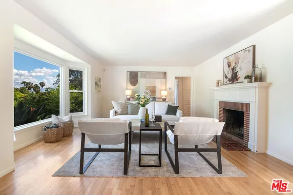 $1,795,000 | 17952 Karen Drive, Encino, CA 91316