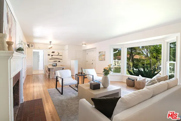 $1,795,000 | 17952 Karen Drive, Encino, CA 91316