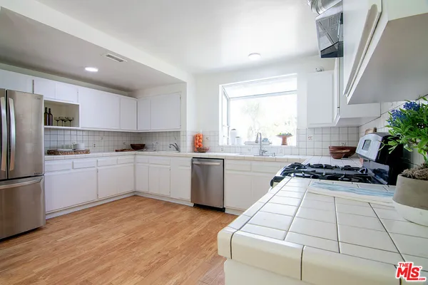 $1,795,000 | 17952 Karen Drive, Encino, CA 91316
