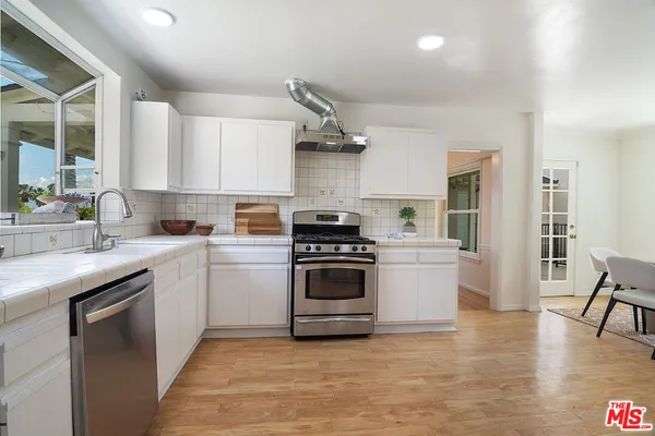 $1,795,000 | 17952 Karen Drive, Encino, CA 91316