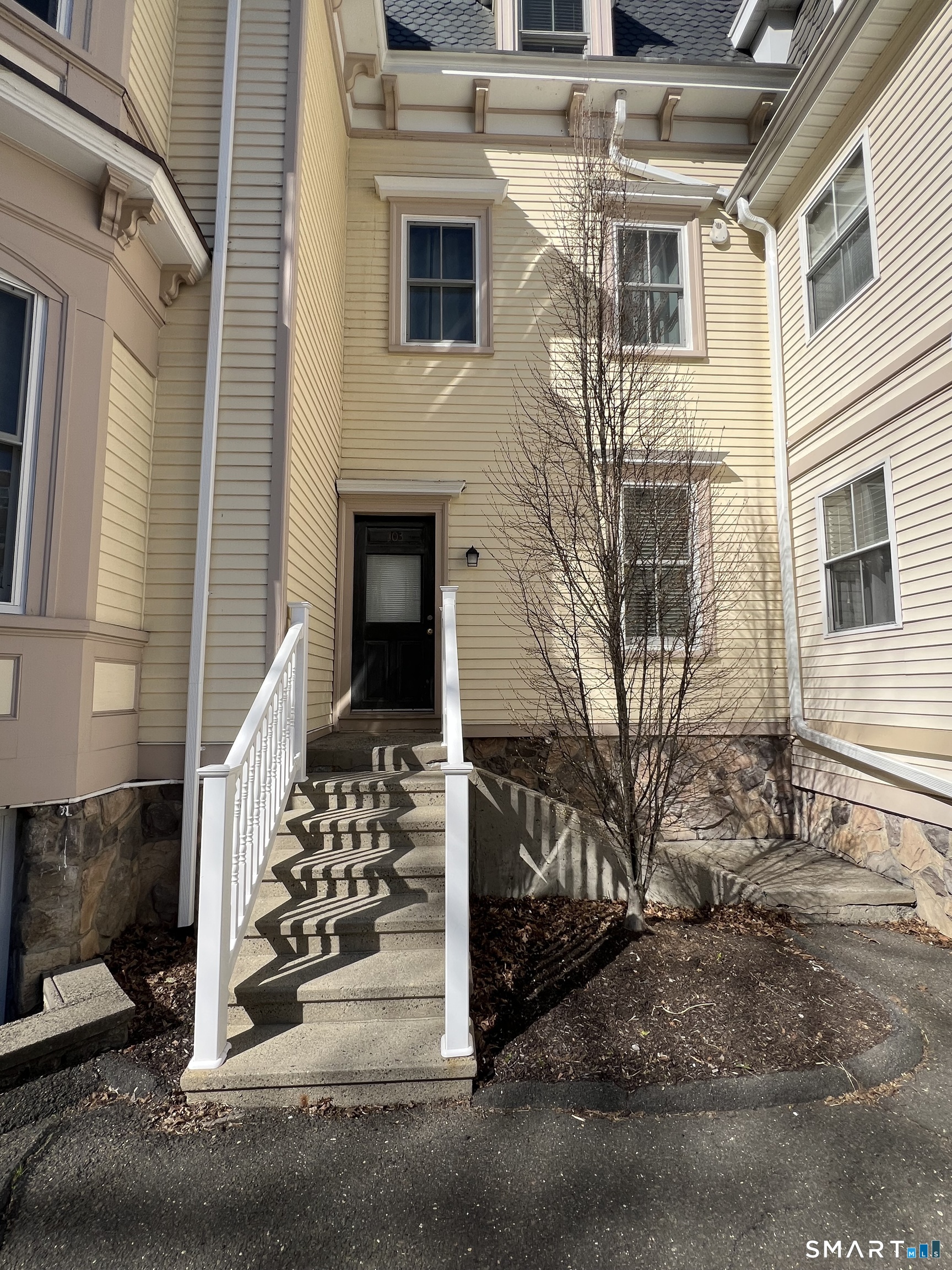 49 Glenbrook Road, Unit 103 Stamford, CT 06902 - Photo 4 of 47 Direct entrance to unit