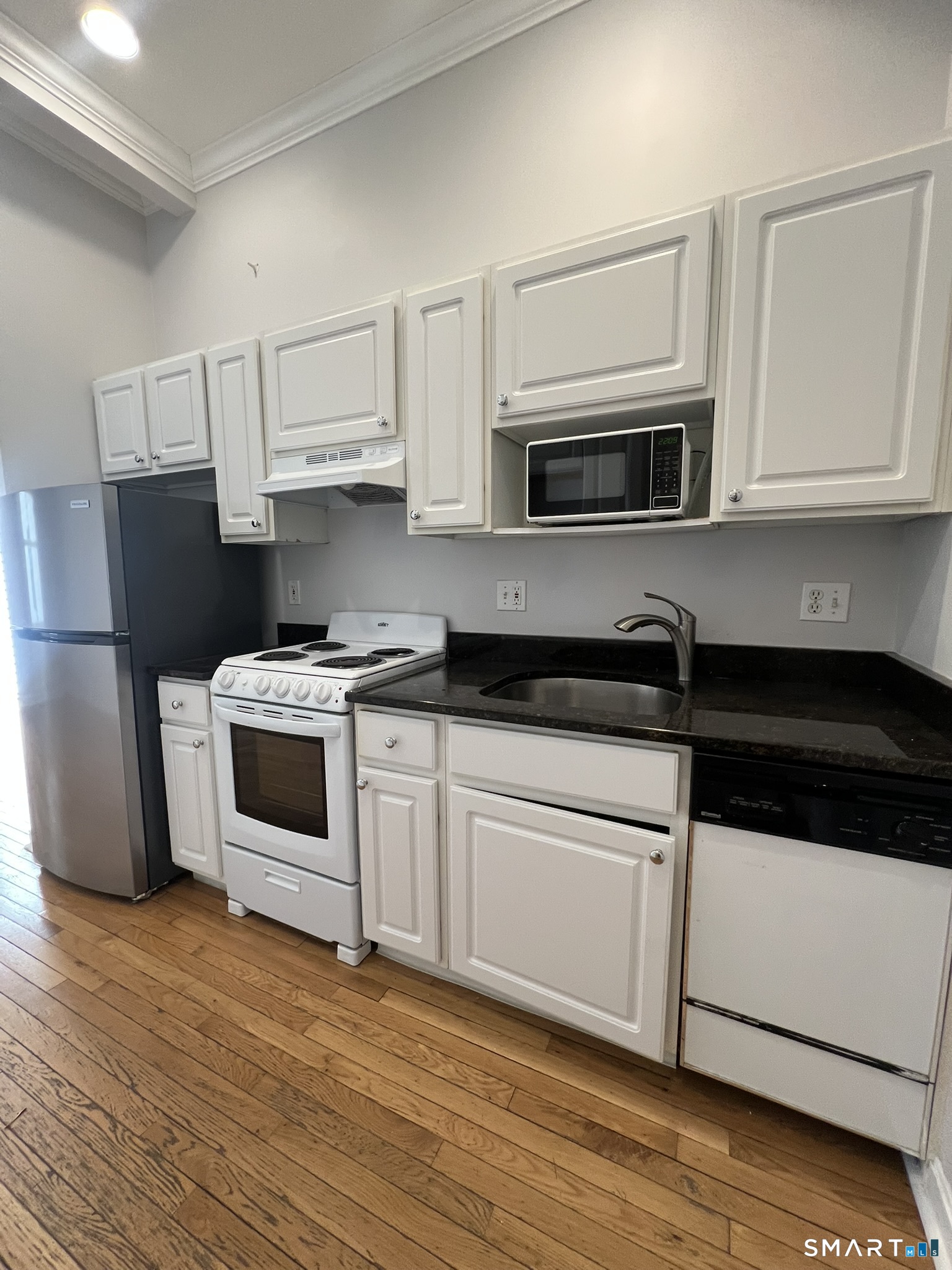 49 Glenbrook Road, Unit 103 Stamford, CT 06902 - Photo 8 of 47 Kitchen