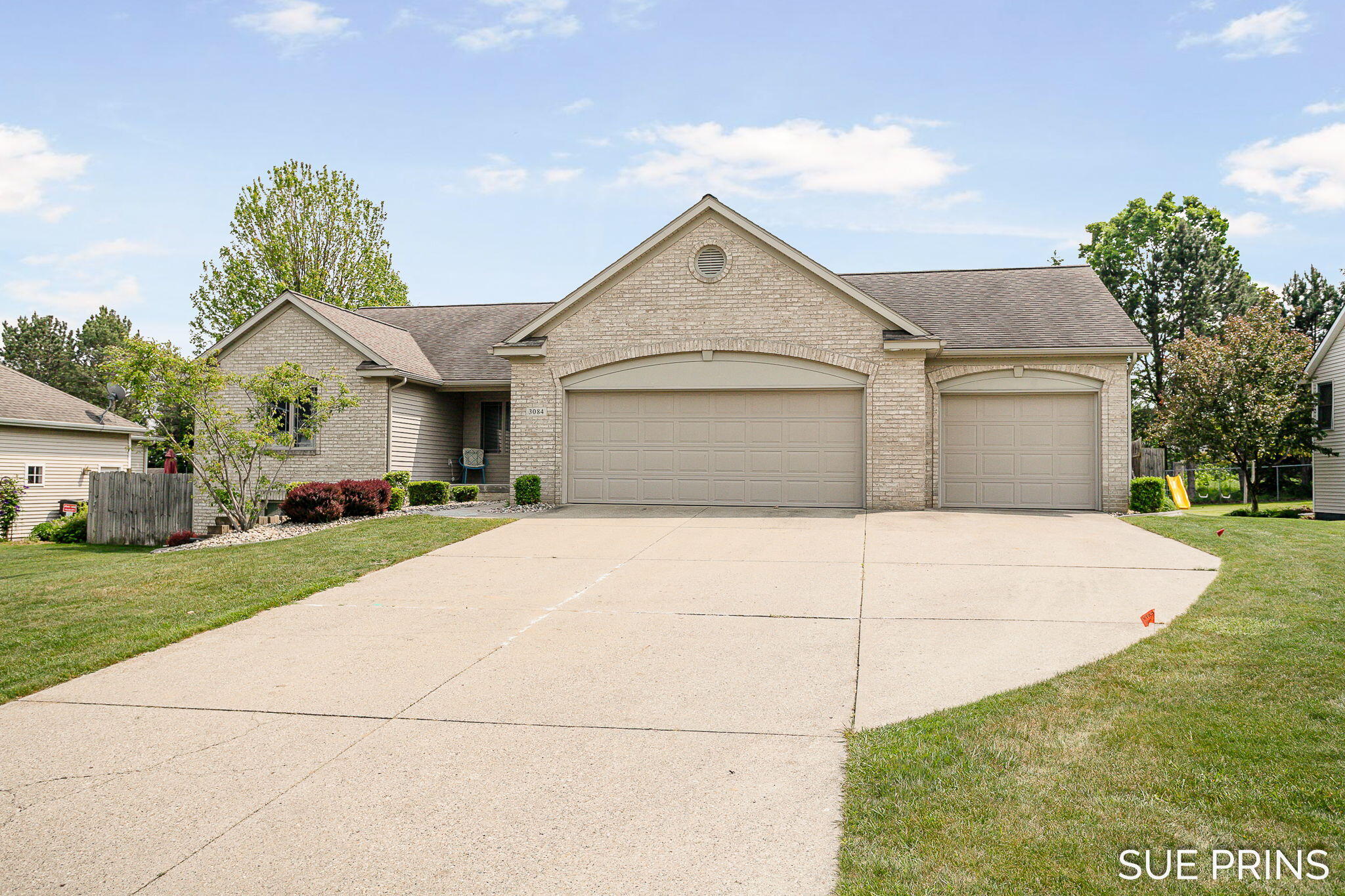 44-web-or-mls-3084-viewpoint-st