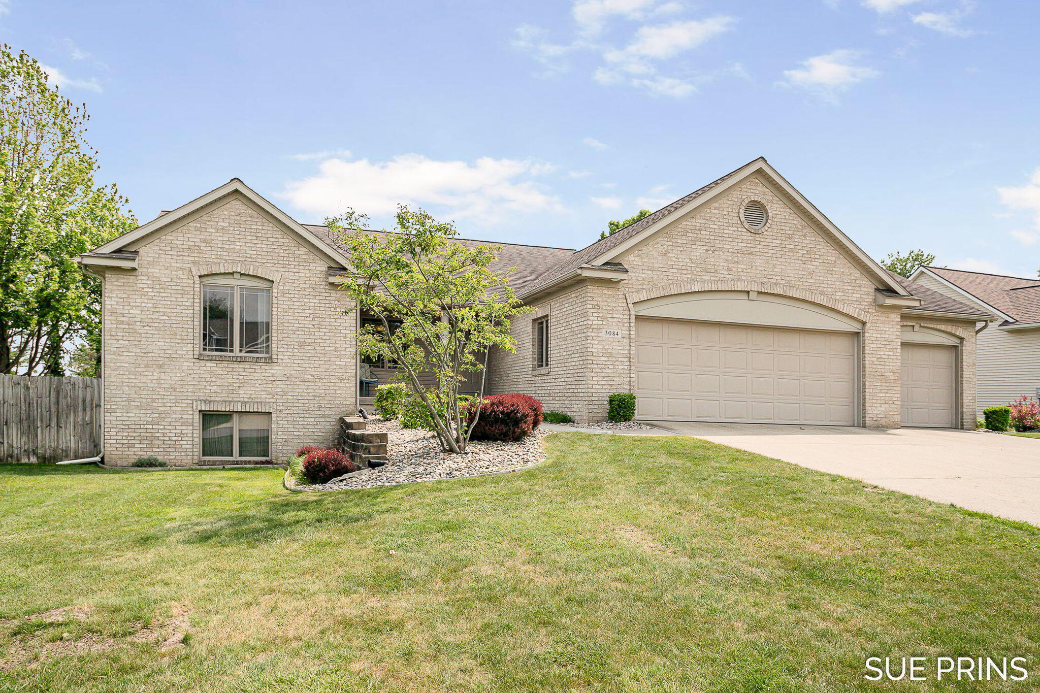 3084 Viewpoint Street Jenison, MI 49428 - Photo 2 of 45 42-web-or-mls-3084-viewpoint-st