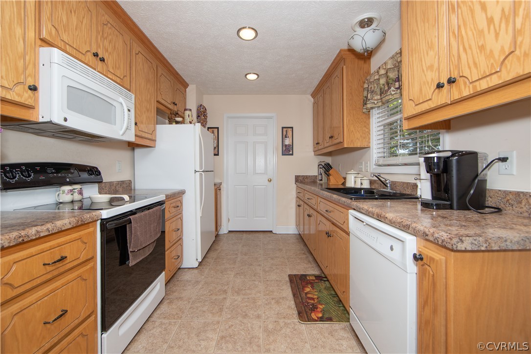20344 Laurel Road Petersburg, VA 23803 - Photo 3 of 27 Gallery Image 3