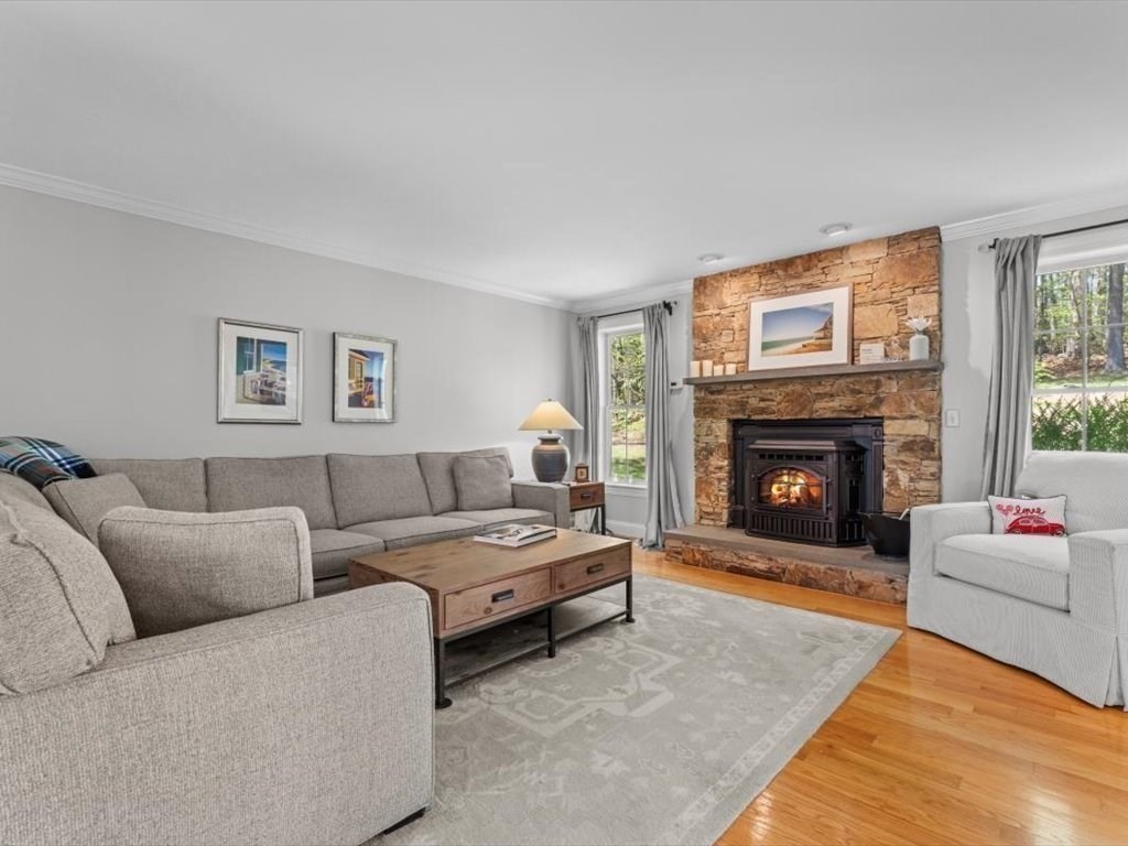 176 Stone School Road Sutton, MA 01590 - Photo 8 of 41