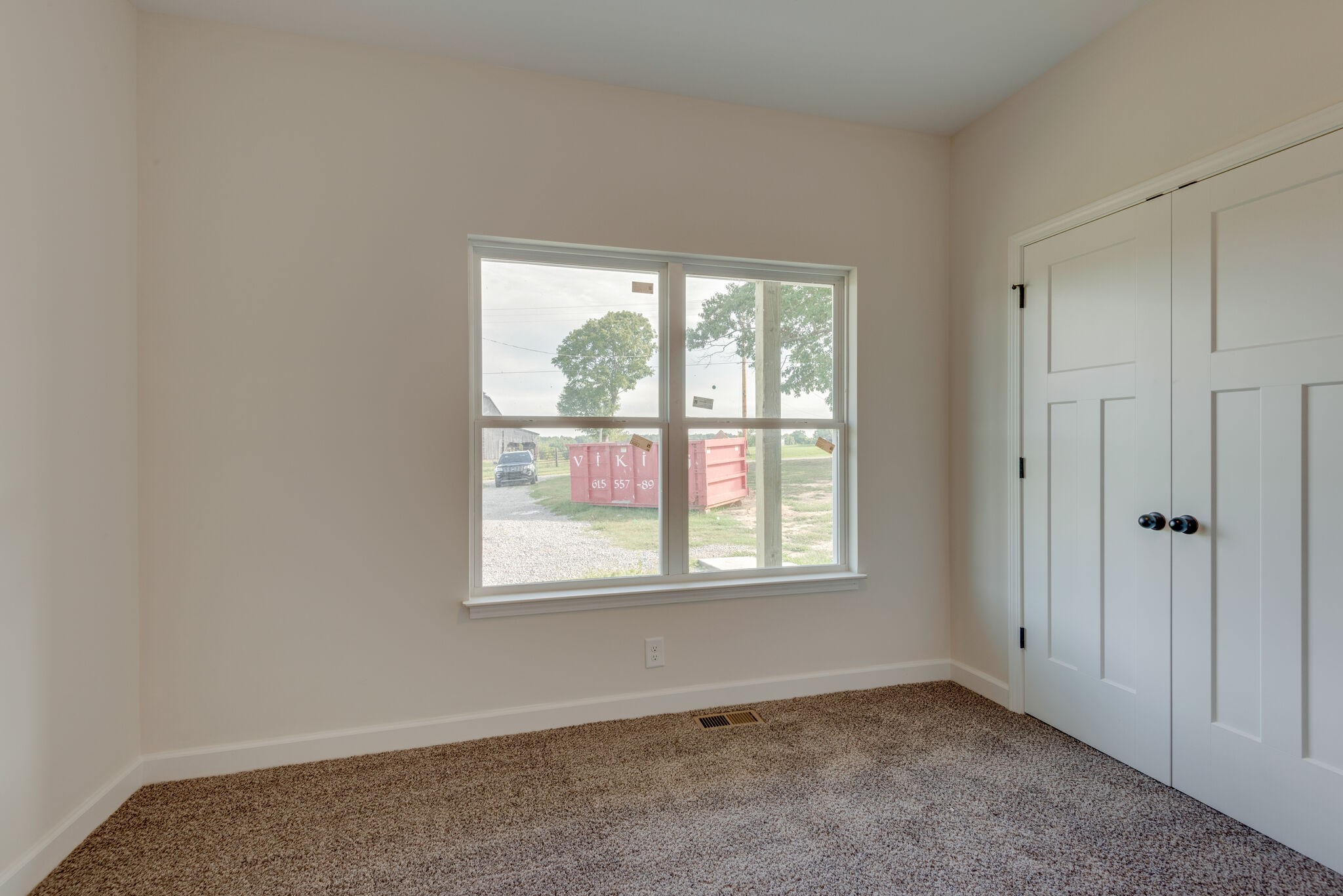 1172 Oak Grove Road Dickson, TN 37055 - Photo 20 of 29 an empty room with a window