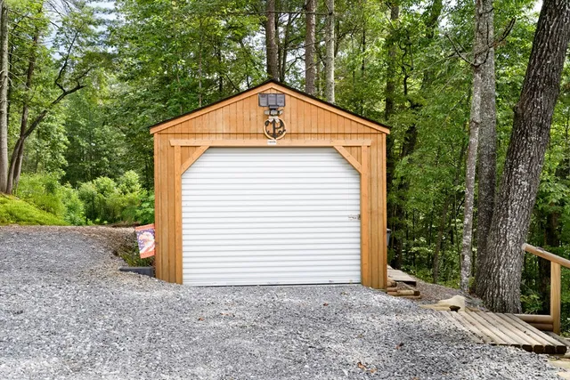 a view of a garage of the house