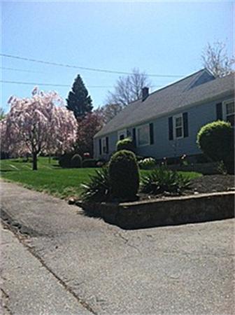 33 Susan Road Marlborough, MA 01752 - Photo 2 of 17 Gallery Image 2