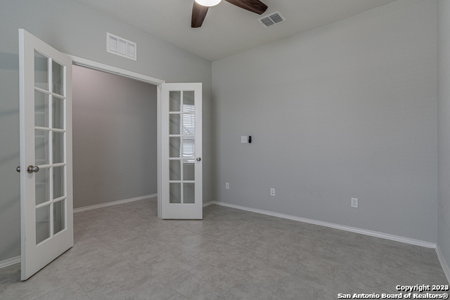 27319 Sterling Silver San Antonio, TX 78260 - Photo 2 of 28 an empty room with closet and a ceiling fan