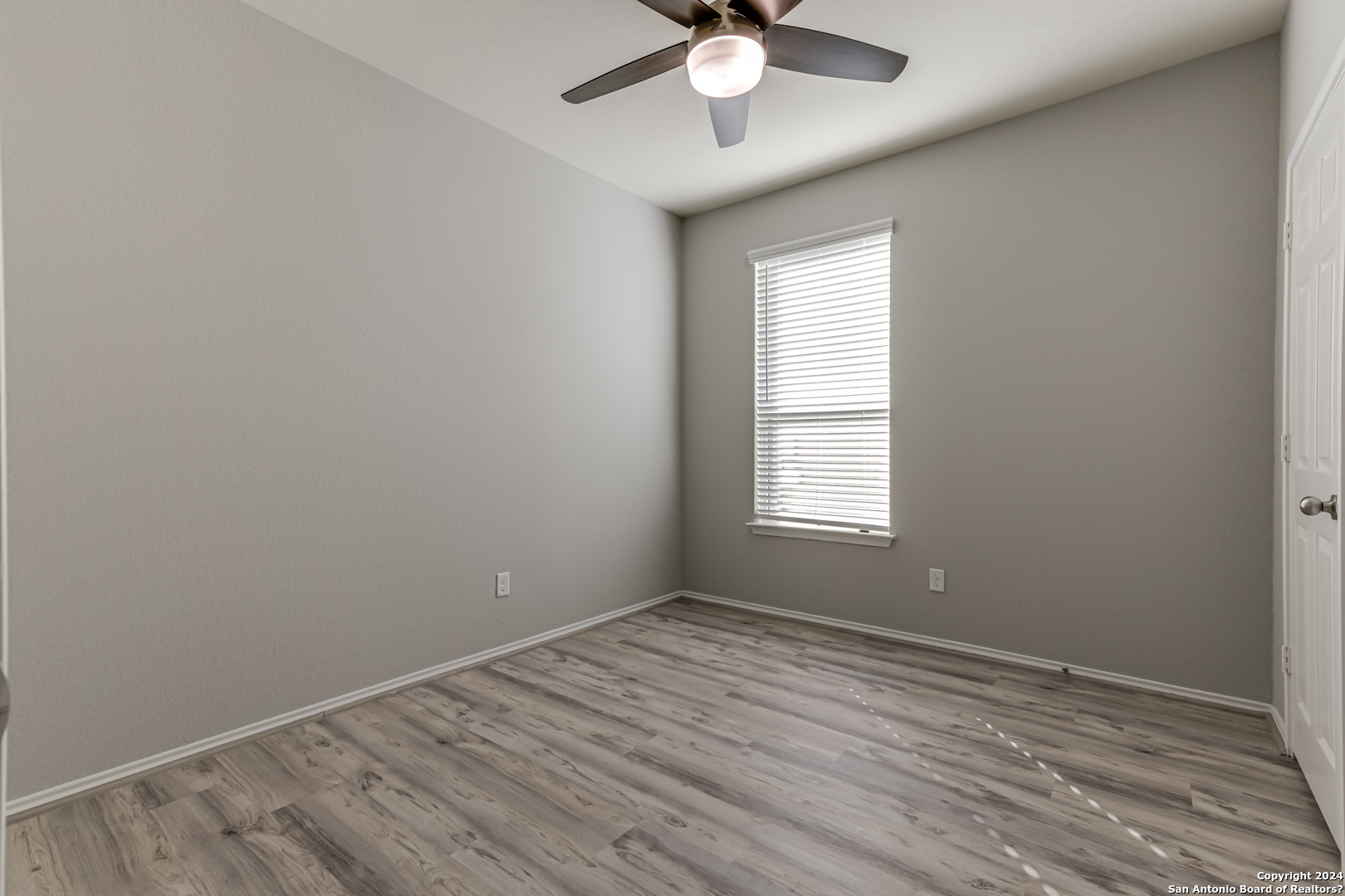 27319 Sterling Silver San Antonio, TX 78260 - Photo 22 of 28 a view of an empty room with wooden floor and a window