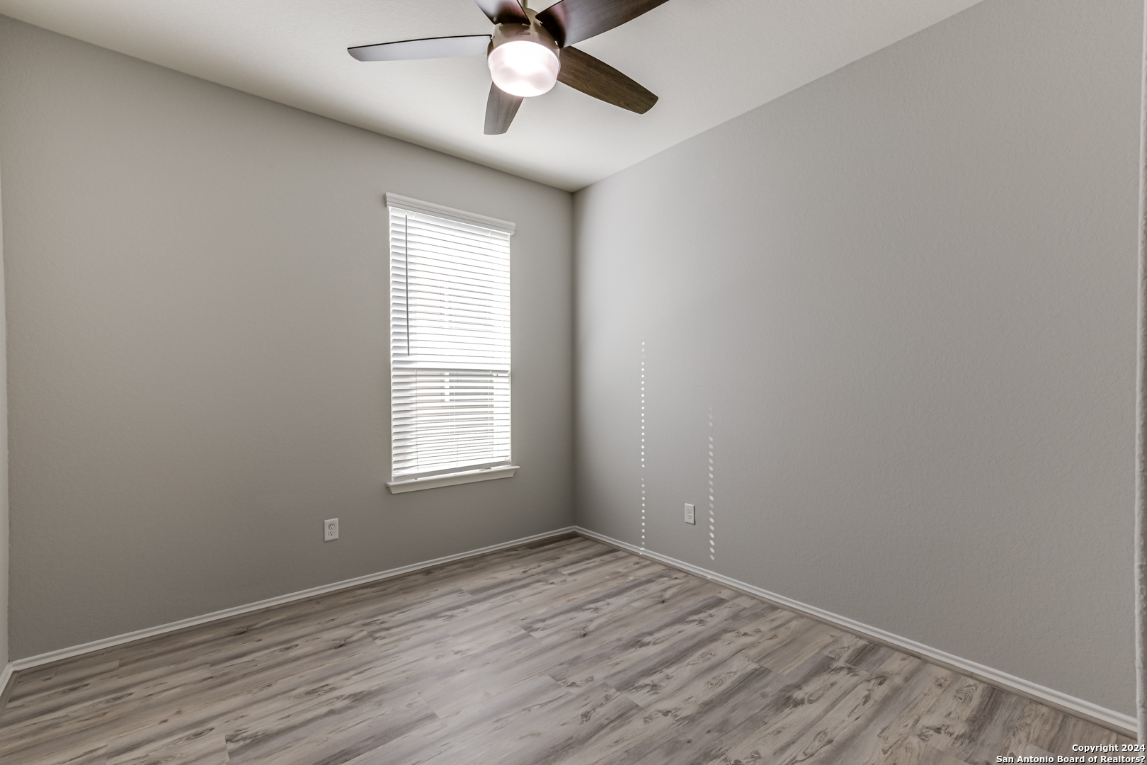 27319 Sterling Silver San Antonio, TX 78260 - Photo 24 of 28 an empty room with a window and a fan